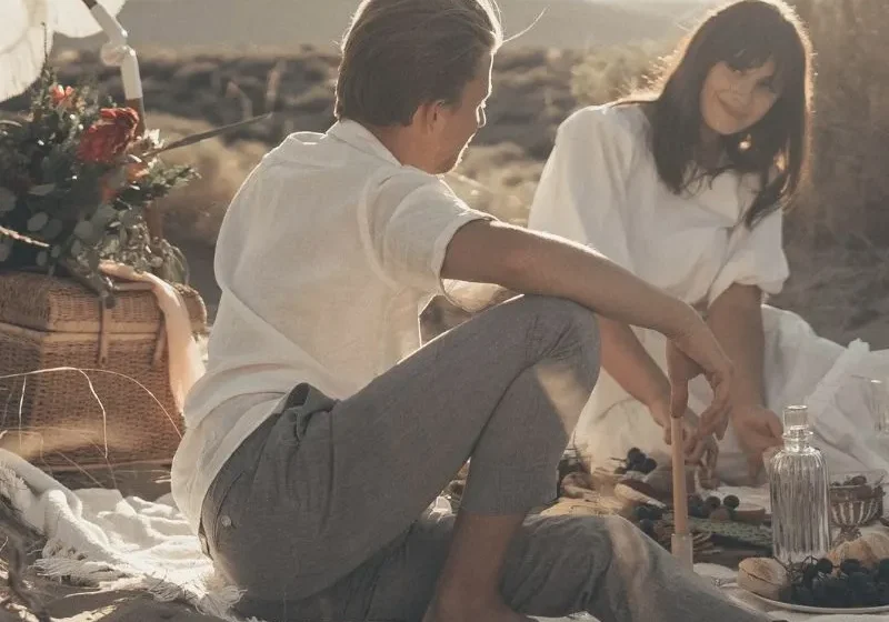 couple on a romantic picnic date